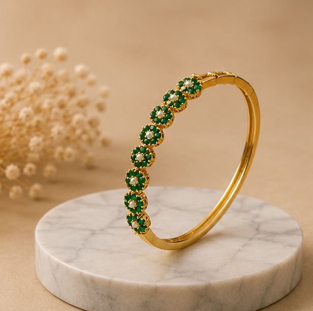 THE SHAHI GULDASTA EMERALD BANGLE
