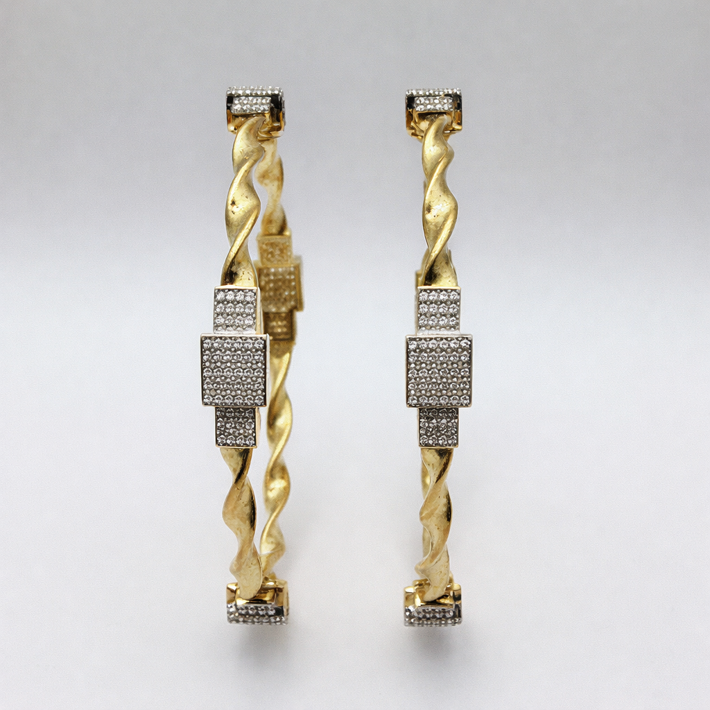 LUXE SPIRAL DIAMOND BANGLE