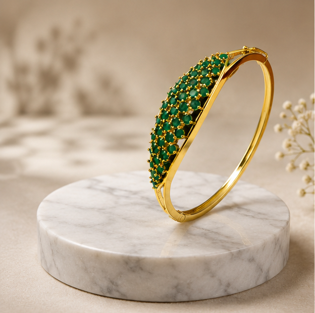 THE SHAHI PANKH FULL EMERALD BRACELET