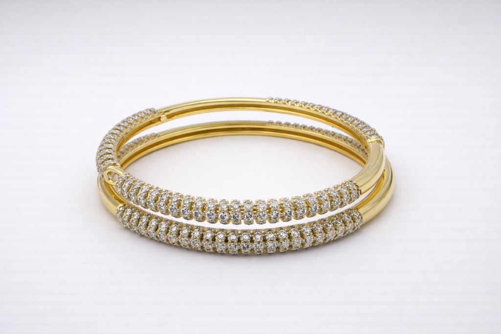 LUMINOUS LOOP DIAMOND BANGLE