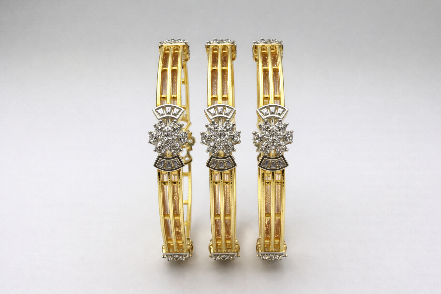 NOOR ROYALE DIAMOND BANGLE