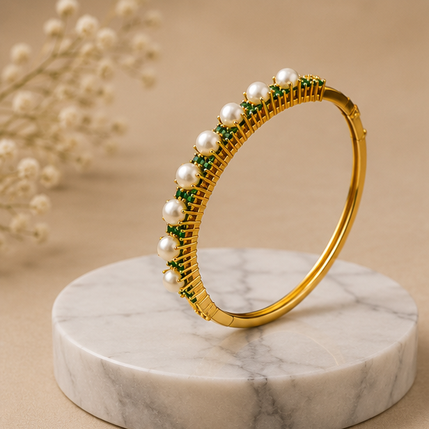 THE SHAHI CHANDRIKA EMERALD BANGLE