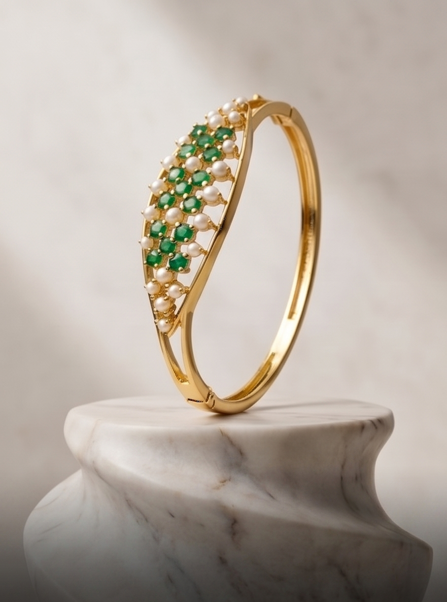 THE SHAHI PANKH EMERALD BRACELET