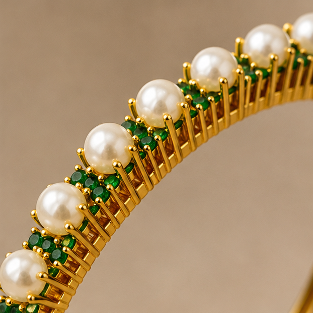 THE SHAHI CHANDRIKA EMERALD BANGLE