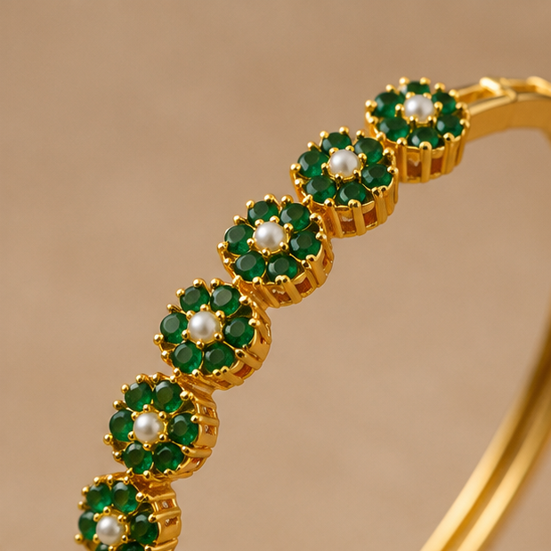 THE SHAHI GULDASTA EMERALD BANGLE