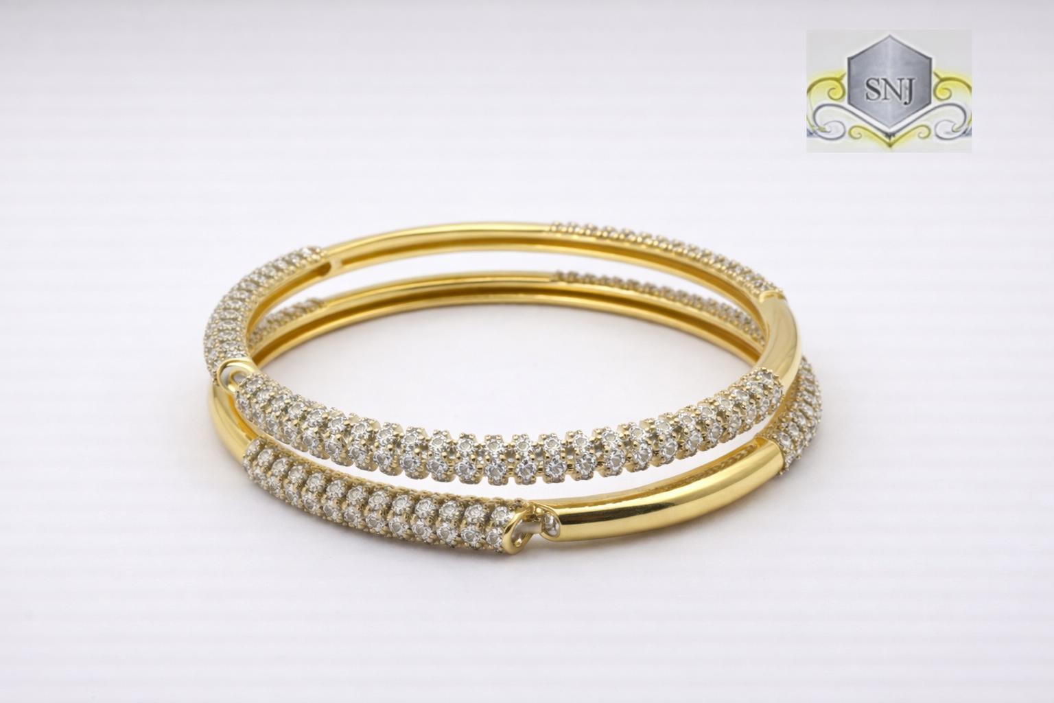 LUMINOUS LOOP DIAMOND BANGLE