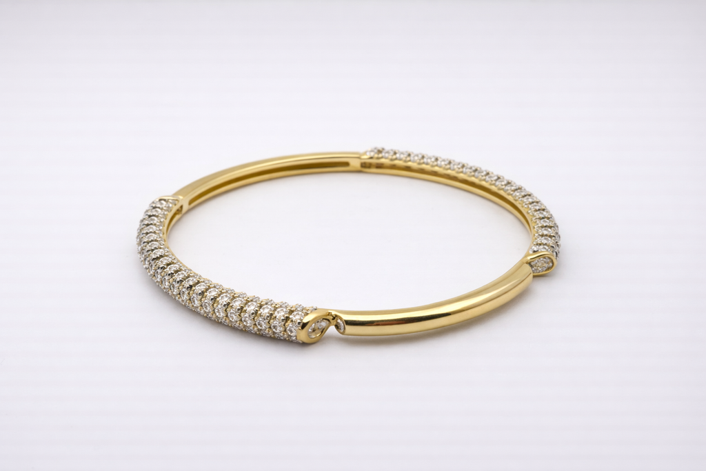 LUMINOUS LOOP DIAMOND BANGLE