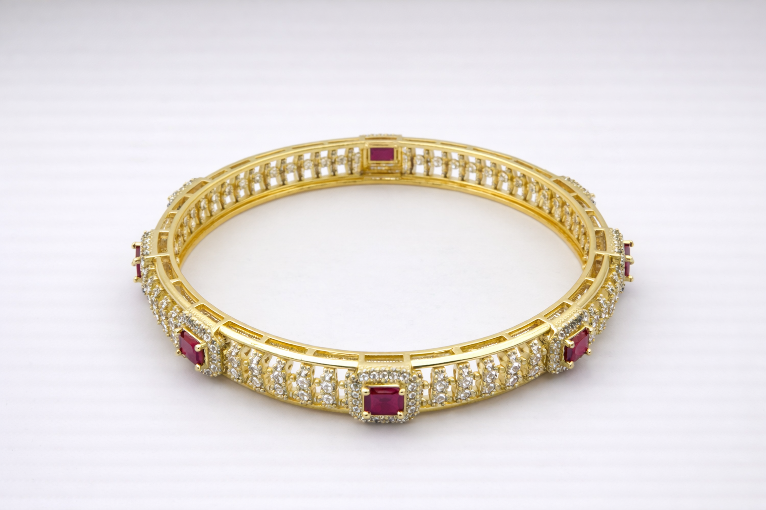 MAHARANI RUBY GLOW DIAMOND BANGLE