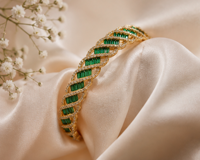 THE SHAHI LEHER EMERALD BRACELET