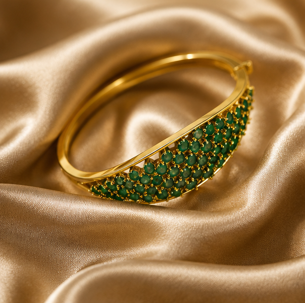 THE SHAHI PANKH FULL EMERALD BRACELET