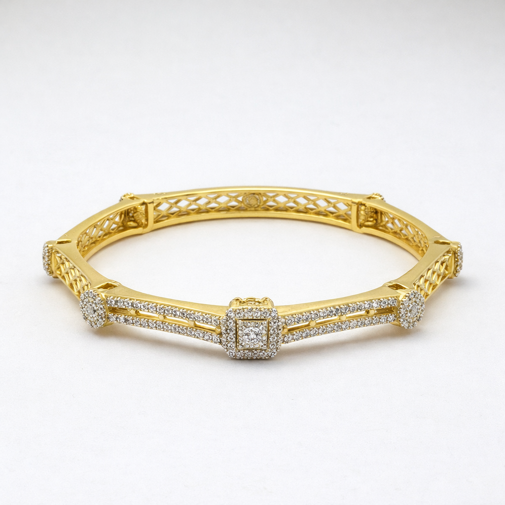 MAHARANI ROYALE DIAMOND GOLD BANGLE