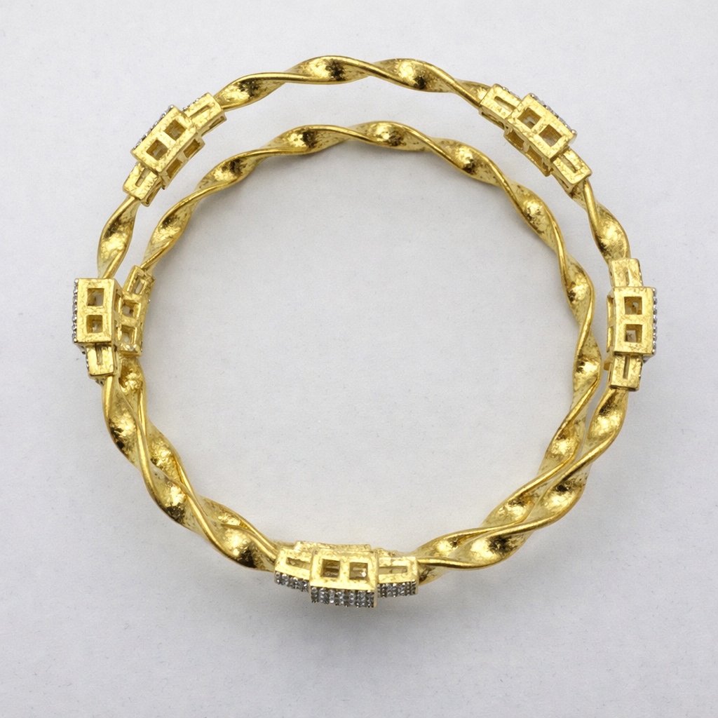 LUXE SPIRAL DIAMOND BANGLE