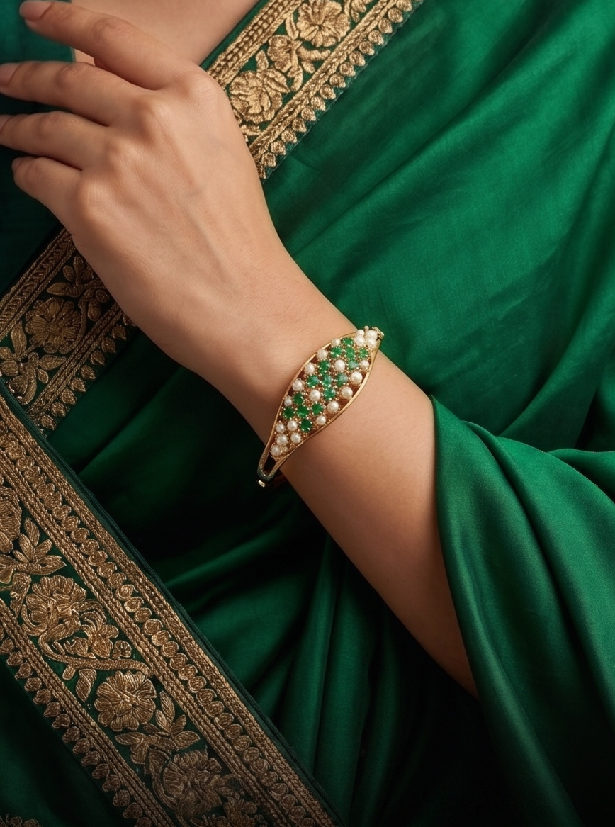 THE SHAHI PANKH EMERALD BRACELET