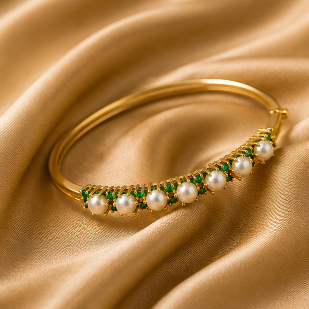 THE SHAHI CHANDRIKA EMERALD BANGLE