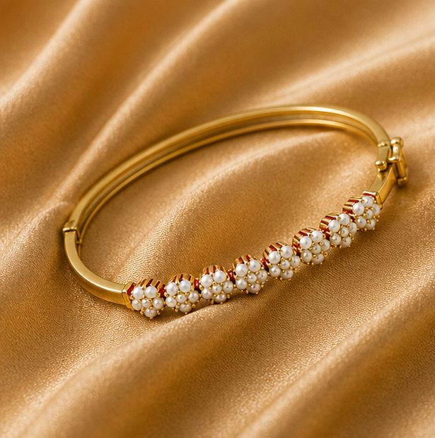 THE SHAHI CHANDNI PEARL BANGLE