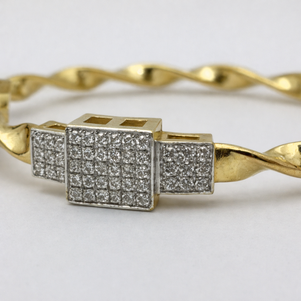 LUXE SPIRAL DIAMOND BANGLE