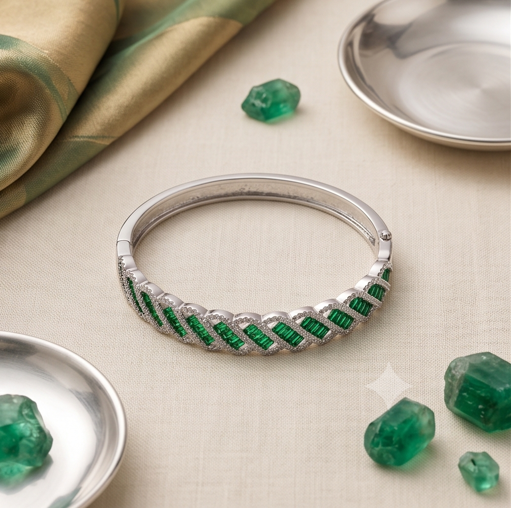 THE SHAHI LEHER EMERALD GEM BRACELET
