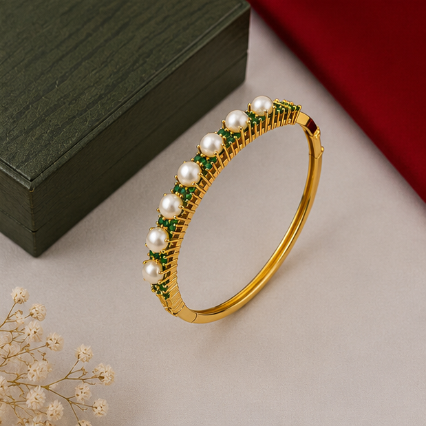 THE SHAHI CHANDRIKA EMERALD BANGLE