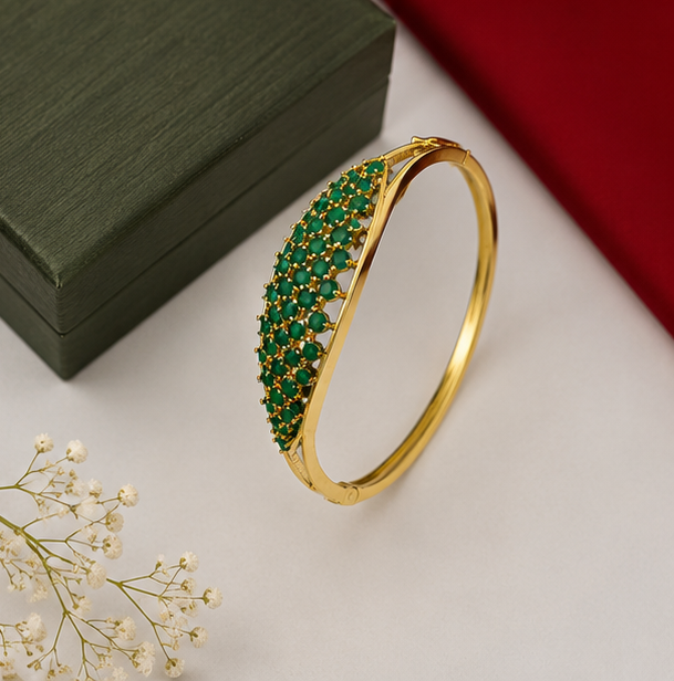 THE SHAHI PANKH FULL EMERALD BRACELET