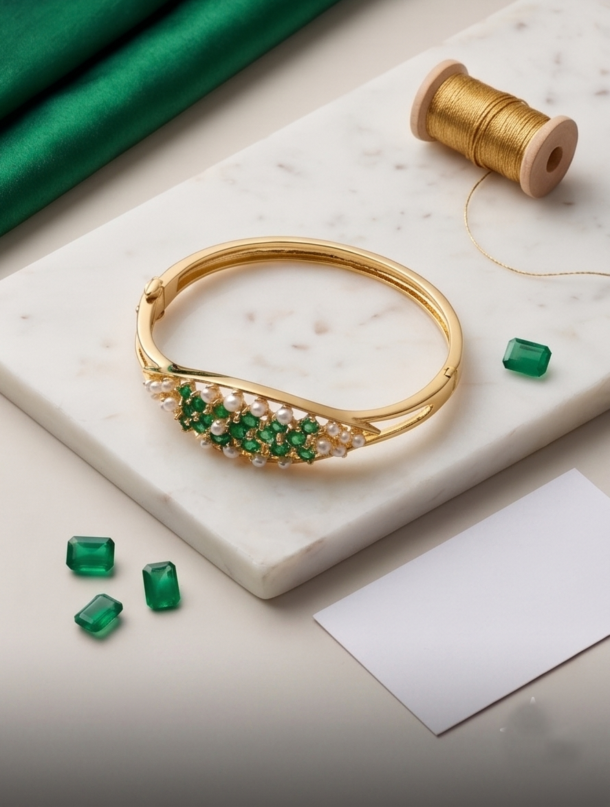 THE SHAHI PANKH EMERALD BRACELET