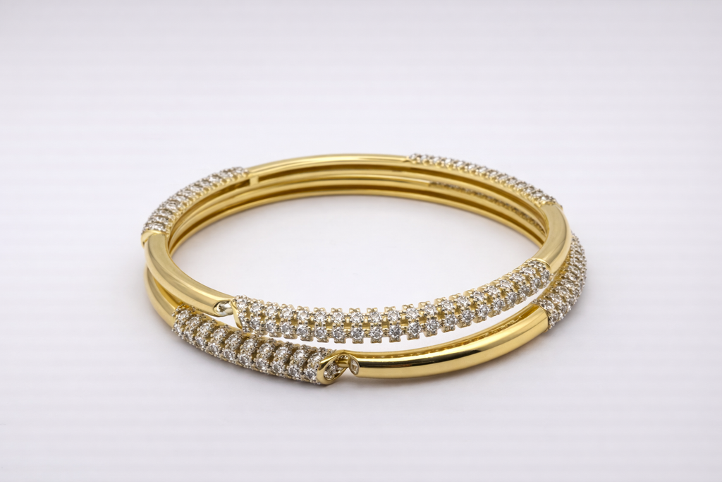 LUMINOUS LOOP DIAMOND BANGLE