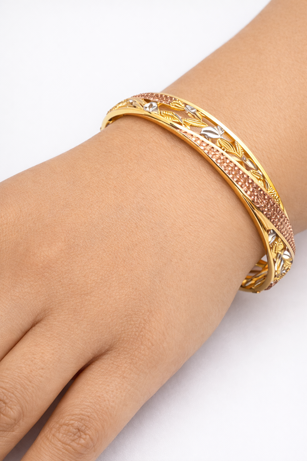 LINA BLOOM BANGLE