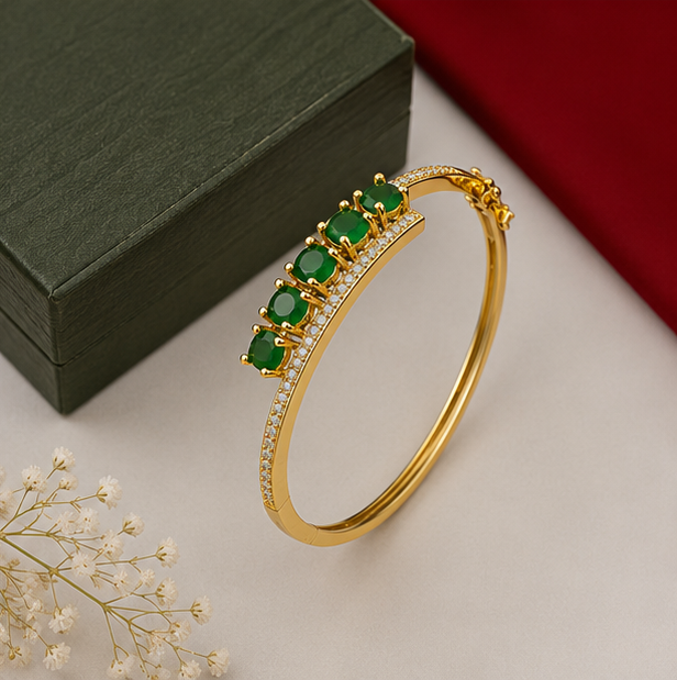 THE SHAHI TARA EMERALD BRACELET