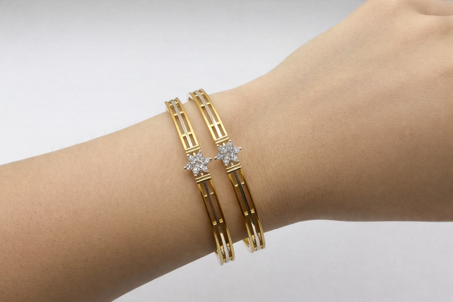 STELLAR BLOOM DIAMOND GOLD BANGLE