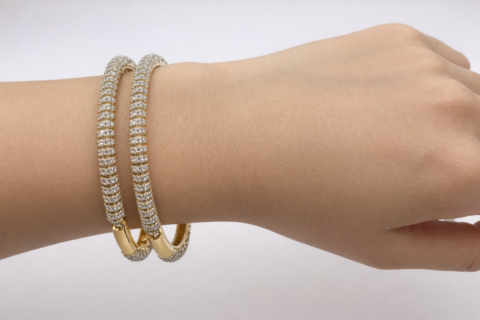 LUMINOUS LOOP DIAMOND BANGLE