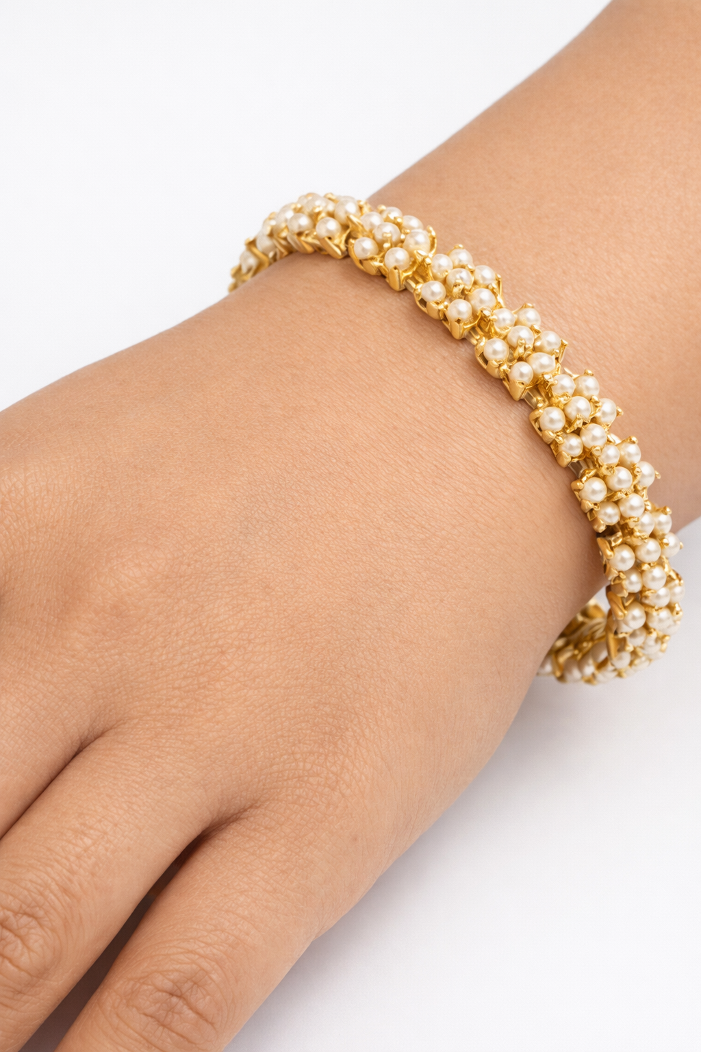 Lulu Zahra Bangle (Pearl Blossom)