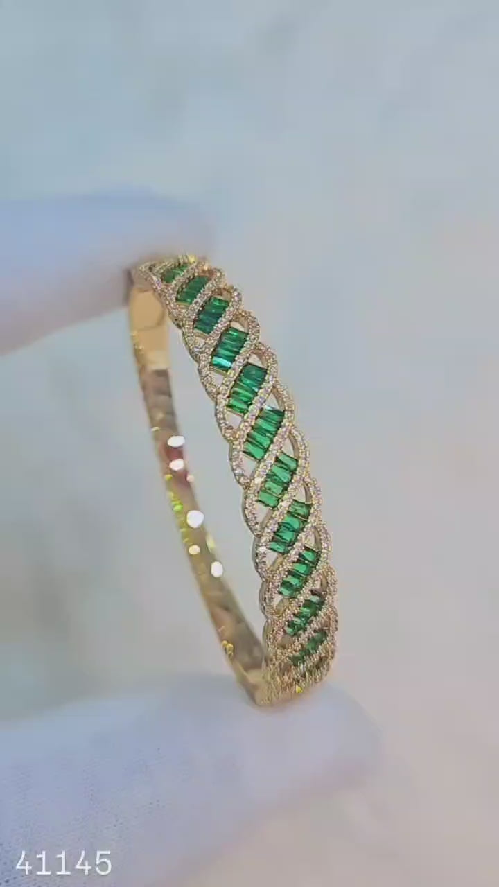 THE SHAHI LEHER EMERALD BRACELET