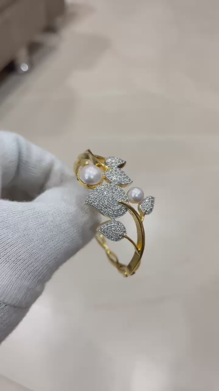 IVORY LEAF SPARK BRACELET